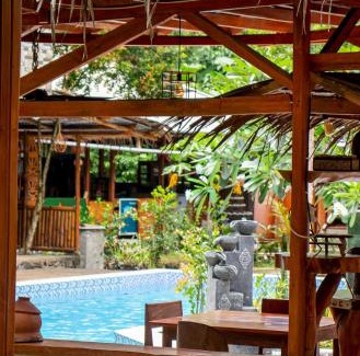 Bunaken Villa | Relax at Bunaken Villa Queen's Dive with Oceanfront Views