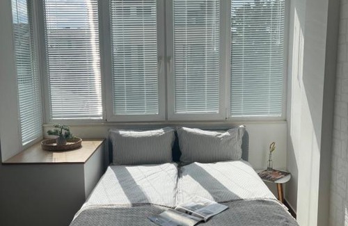 Oborishte Apartment | Inviting Bunaya Sofia: Family-Friendly with High Ratings