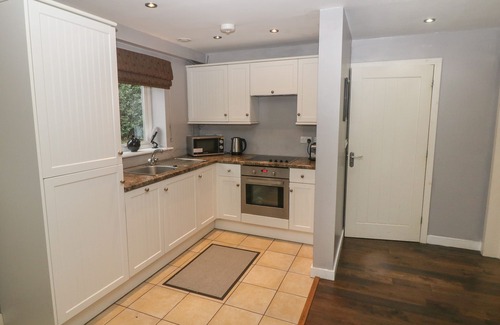 Farley Cottage | Family-Friendly Bunbury with Open Fire Near Alton Towers