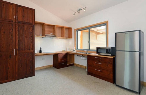Port Elliot House | Pet-Friendly Bundalee Cabins: Oceanfront Pistachio Retreat