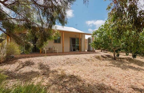 Port Elliot House | Pet-Friendly Bundalee Cabins: Oceanfront Pistachio Retreat