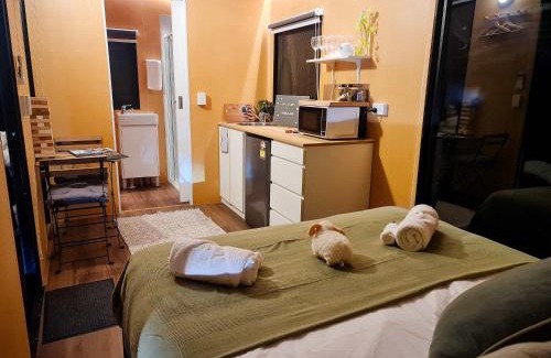 Martindale House | Cozy Bundaleer Tiny House: Pet-Friendly Retreat Awaits