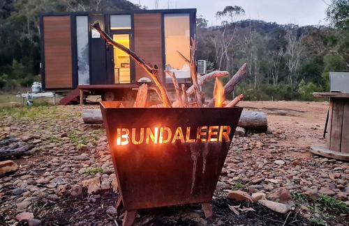 Martindale House | Cozy Bundaleer Tiny House with Family & Pet-Friendly Amenities