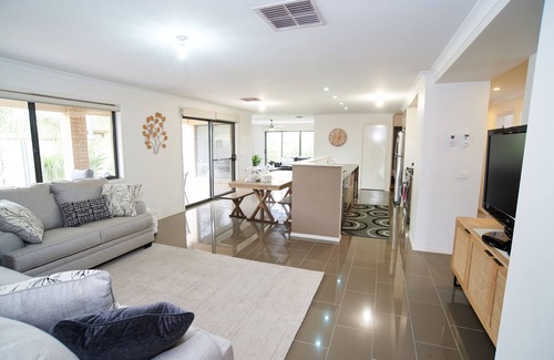 Bundalong House | Experience Bundalong Retreat: Family-Friendly Getaway