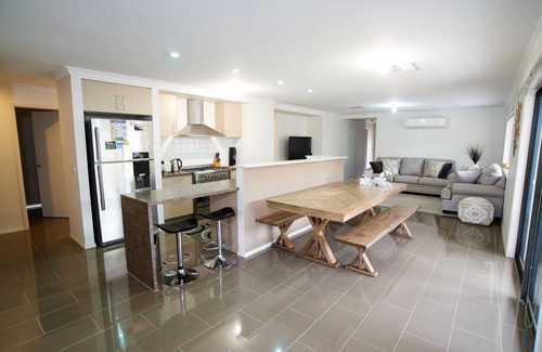 Bundalong House | Experience Bundalong Retreat: Family-Friendly Getaway