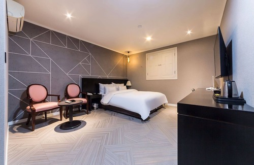 Seohyeon-dong Hotel | Eco-Friendly Stays at Bundang Noblesse with Family Amenities