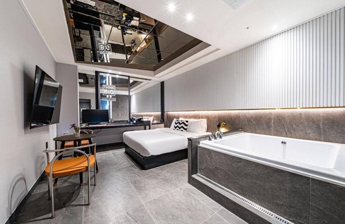 Seohyeon-dong Hotel | Eco-Friendly Bundang View with Breakfast and Family Amenities