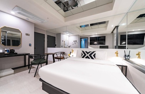 Seohyeon-dong Hotel | Eco-Friendly Bundang View with Breakfast and Family Amenities