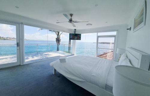 Bundeena House | Elegant Bundeena Waterfront Pavilion with Spa & Family-Friendly Atmosphere
