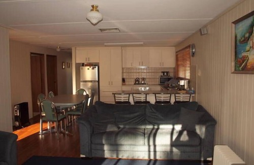 Bundalong House | Discover Bundy of Bundalong: Ocean View & Pet Friendly Stay