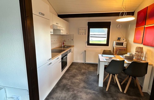Großwurden House | Cozy Bungalow for 5 with Oceanfront Views in Butjadingen