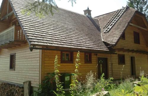 Liptovsky Mikulas District House | Pet-Friendly Bungalov Tina with Kitchen & High Guest Rating