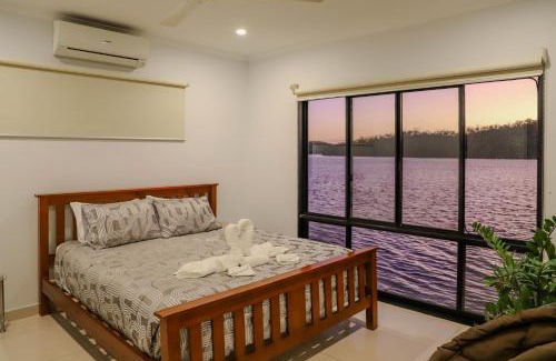 Lake Bennett Villa | Beautiful Bungalow 58: Lakefront Retreat in Darwin