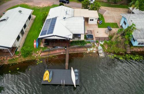 Lake Bennett Villa | Beautiful Bungalow 58: Lakefront Retreat in Darwin