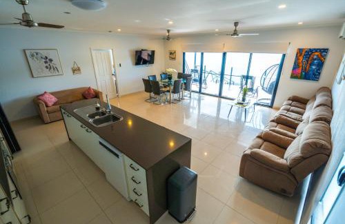 Lake Bennett Villa | Beautiful Bungalow 58: Lakefront Retreat in Darwin