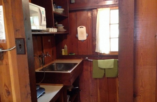 East Kootenay Cabin | Cozy Bungalow #6 or #7 for Two - Pet Friendly & Breakfast