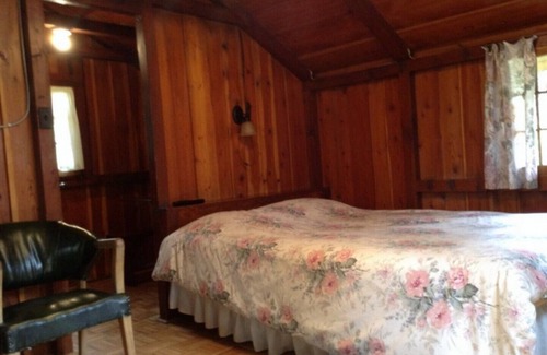 East Kootenay Cabin | Cozy Bungalow #6 or #7 for Two - Pet Friendly & Breakfast