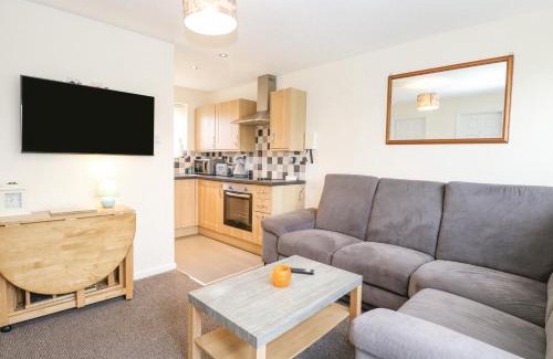 Corton House | Pet-Friendly Bungalow 7: Family Retreat with Private Pool