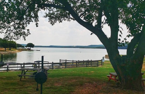 Graford House | Scenic Waterfront Bungalow at Possum Kingdom Lake