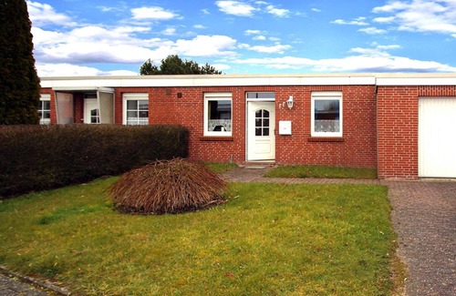 Dornumersiel House | Cozy Bungalow Arielle in Dornumersiel with Family Amenities