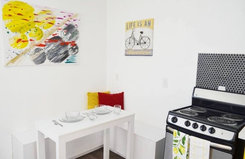 Downtown Las Vegas House | Relaxing Baby Bungalow with Pool and Lake View Amenities