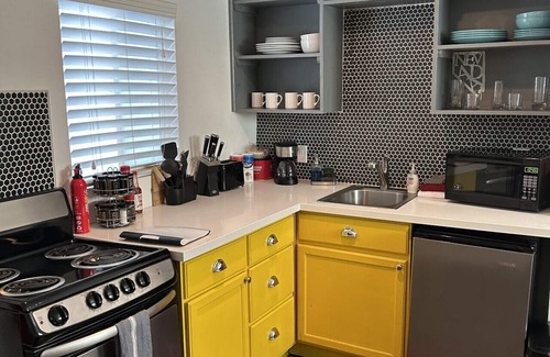 Downtown Las Vegas House | Relaxing Baby Bungalow with Pool and Lake View Amenities