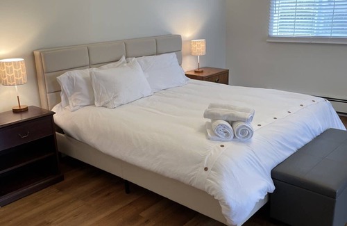 Consecon House | Cozy Bungalow by the Bay with Ocean Views & Pet-Friendly