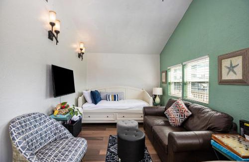 Jamaica Beach House | Inviting Bungalow by the Bay - Rated 9.5/10, Family-Friendly