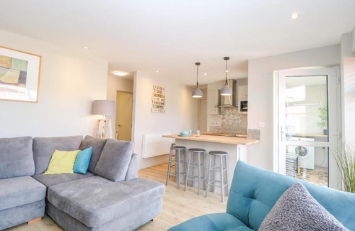 Kessingland House | Pet-Friendly Bungalow by the Beach with Ocean View