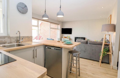 Kessingland House | Pet-Friendly Bungalow by the Beach with Ocean View