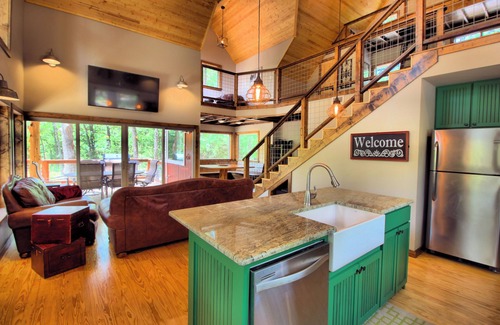 Wills Point Cabin | Bungalow Cabin w/Spa on 160 Acres, New Host! Over 200 Exceptional Reviews!