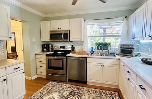 United Central House | Pet-Friendly Bungalow with Swim Spa in Central DTSP