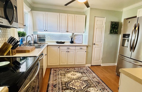 United Central House | Pet-Friendly Bungalow with Swim Spa in Central DTSP