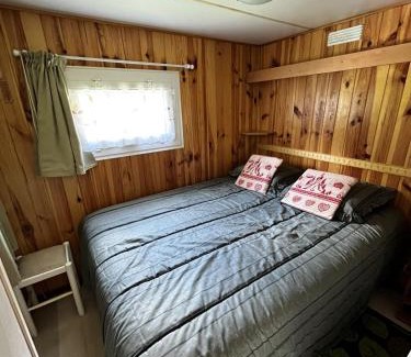 Cauterets House | Scenic Bungalow in Cauterets with Mountain Views & Family-Friendly