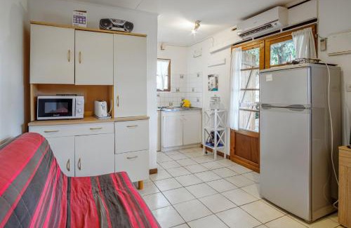 Plateau-Caillou House | Cozy One-Bedroom Bungalow with Sea View and Wifi