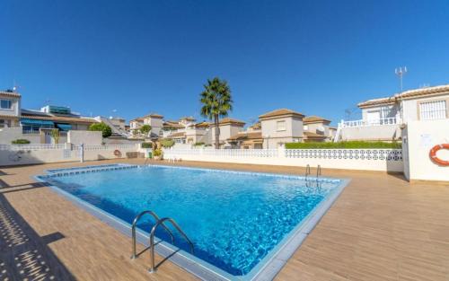 Los Altos House | Cozy Bungalow with Terrace and Pool, Rated 8.5/10
