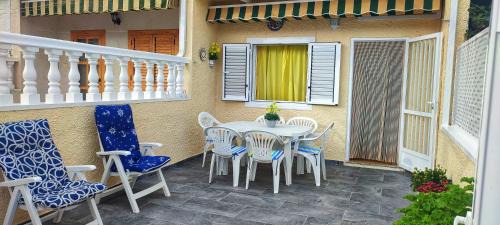 Gran Alacant House | Oceanfront Bungalow Deluxe Gran Alacant with Pool Access