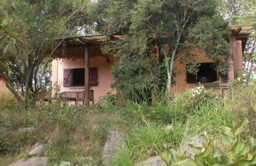 Antananarivo Avaradrano House | Cozy Bungalow Downtown by the Lake – Pet and Child Friendly