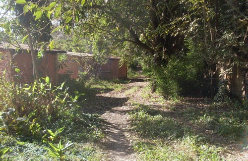 Antananarivo Avaradrano House | Cozy Bungalow Downtown by the Lake – Pet and Child Friendly