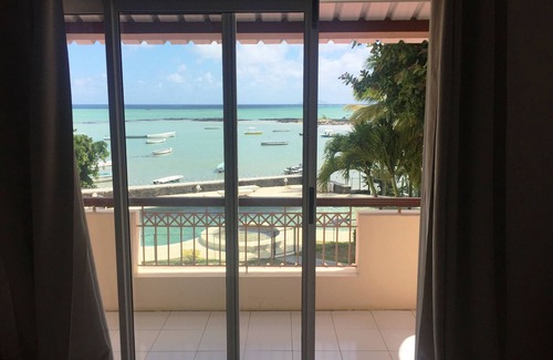 Grand Gaube Villa | Sea and Poolside Bungalow for Families and Friends