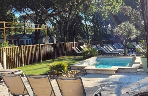 Vidauban House | Inviting Bungalow with Ocean View and Family-Friendly Amenities