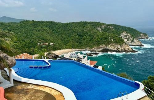 Puerto Angel Villa | Relax at Bungalow Ballenas y Delfines with Oceanfront Bliss