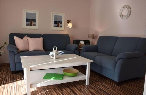 Grube House | Enchanting Bungalow-Gartenzauber: Child-Friendly Retreat