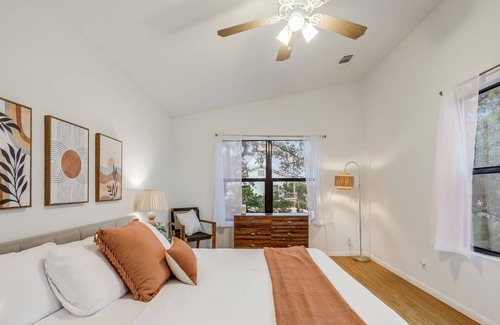 Leander House | Perfect Bungalow Get Away with Family-Friendly Amenities