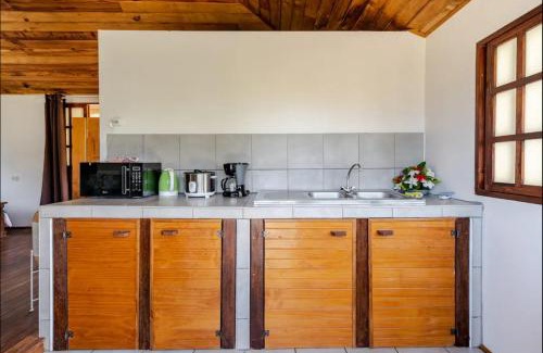Moorea-Maiao House | Beachfront Bungalow Hiana with Private Ocean View