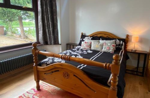 Badsey House | Family-Friendly Bungalow in Badsey, Near the Cotswolds