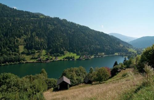 Gloednitz Apartment | Relaxing Bungalow in Gloednitz with Pool & Pet Friendly