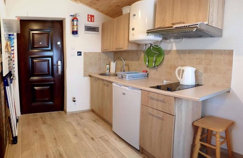 Kolczewo House | Cozy Bungalow by the Lake in Kolczewo with Ocean View