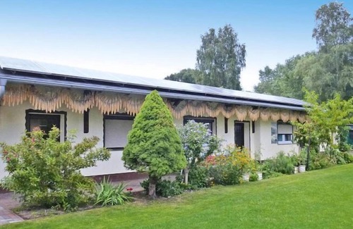 Lubben House | Family-Friendly Bungalow in Lübben with Parking Space