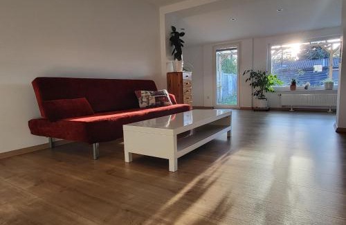 Mittelfeld Apartment | Family-Friendly Bungalow Near Messenähe with Great Reviews
